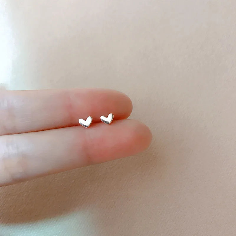 Silberfarbene, einfache kleine Schmetterlings-Ohrstecker für Damen, 925er Silbernadeln, hypoallergen, für den täglichen Gebrauch, Ohrpiercing-Schmuck