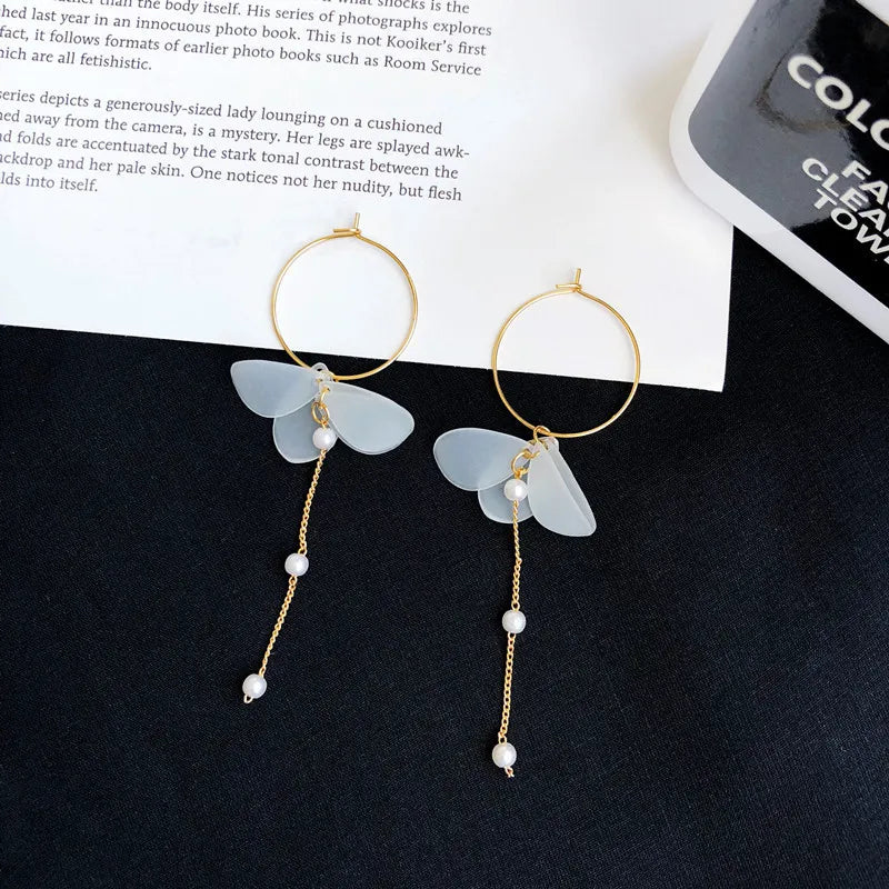 Nadel Soft Shell Weiße Blume Knospe Ohrringe Transparente Perle Blume Quaste Ohrringe Legierung Persönlichkeit Stil Sommer Mode