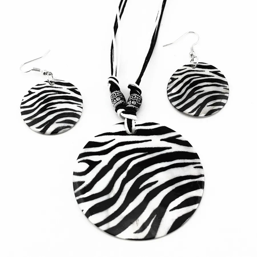 Mädchen Damen Zebra Muster Design Halskette Ohrringe Natürliche Muschel Schmuckset Schmetterling Schmuck für Dame Geschenk