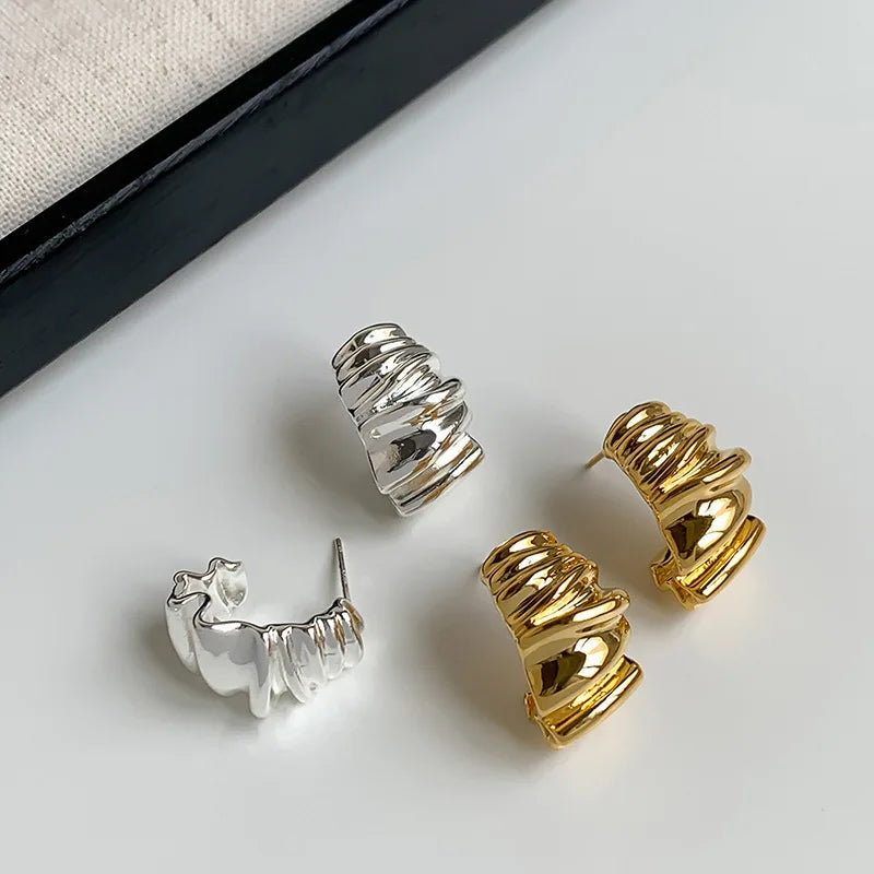 FTCY Unregelmäßige Wellenförmige Plissee Ohrstecker Für Frauen Retro Trendy Wasser Welligkeit Muster Glänzende Geometrische Metall Ohrringe