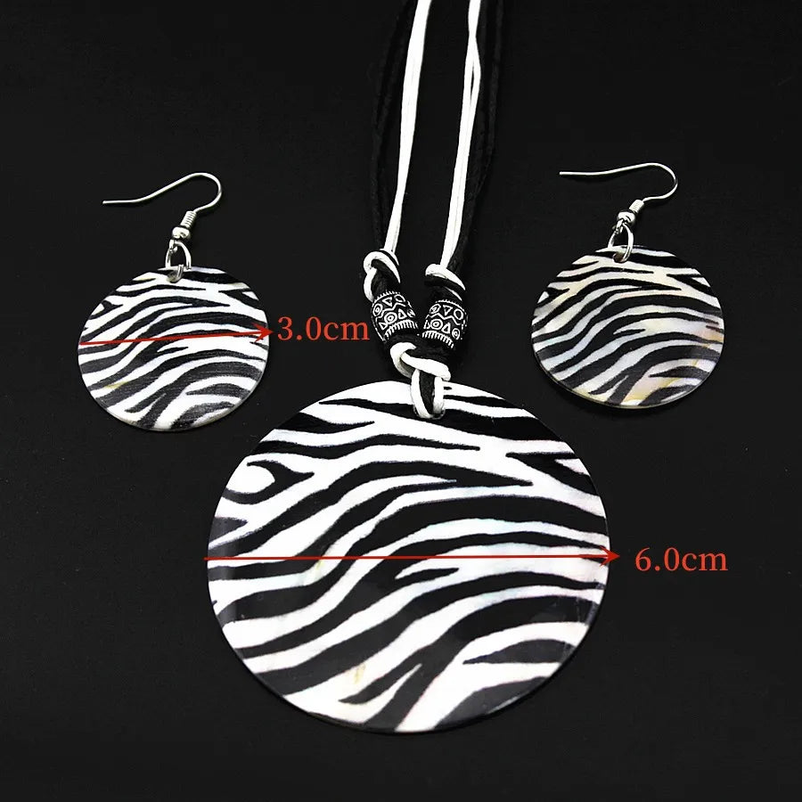 Mädchen Damen Zebra Muster Design Halskette Ohrringe Natürliche Muschel Schmuckset Schmetterling Schmuck für Dame Geschenk