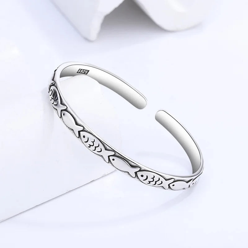 Neue Retro Weibliche Minderheit Design Geprägte Kleine Fisch Armreif 925 Sterling Silber Einfache Ins Persönlichkeit Tier Öffnung Armbänder