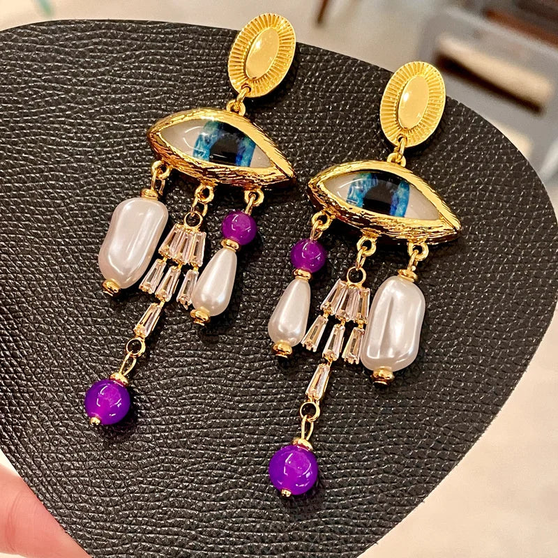 1 Paar übertriebene Qing-Ohrringe mit großen Augen. Ohrringe mit barocken Perlen und Zirkonquasten