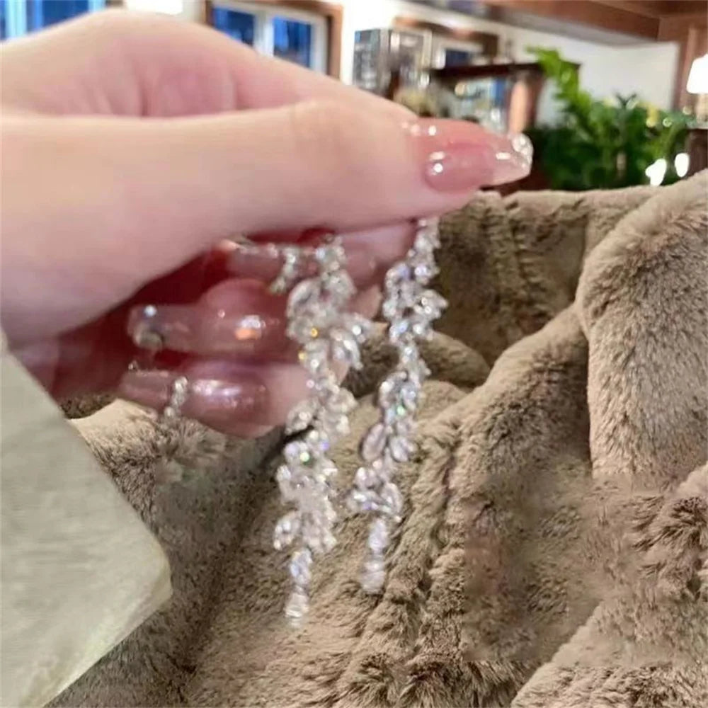 2023 neue Splitter Maple Leaf Zirkon Quaste Lange Ohrringe Für Frauen Shiny Kristall Hochzeit Erklärung Tropfen Ohrring Partei Schmuck Geschenk