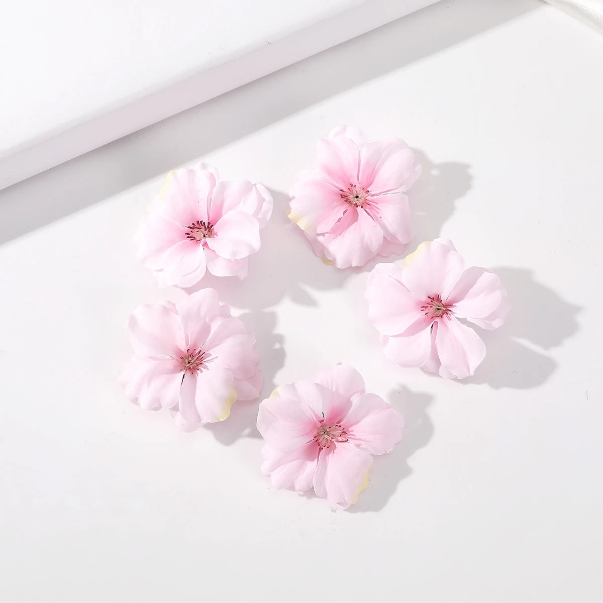 AWAYTR 6 Stück Sonnenblumen-Haarspangen, seitlicher Pony-Clip, niedliche Gänseblümchen, kleine Blumen-Haarnadeln, Entenschnabel-Haarnadel, Damen-Haar-Accessoires