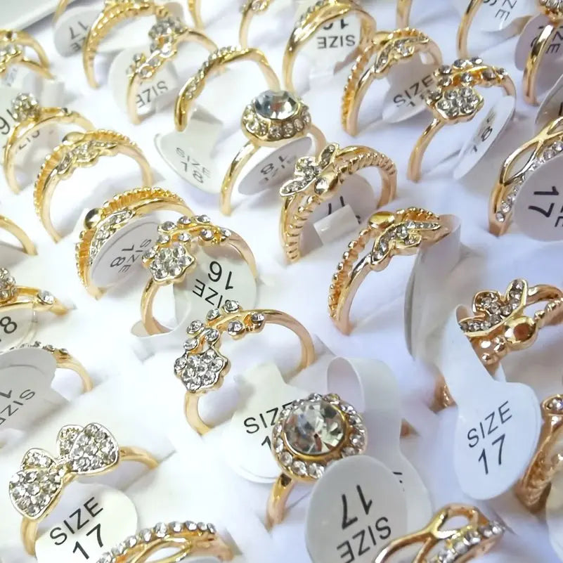 10 Stück Ringe Bulk Fashion Sparkling Rhinestone Crystal Ringe für Frauen Mix Style vergoldet Hochzeit Verlobungsschmuck