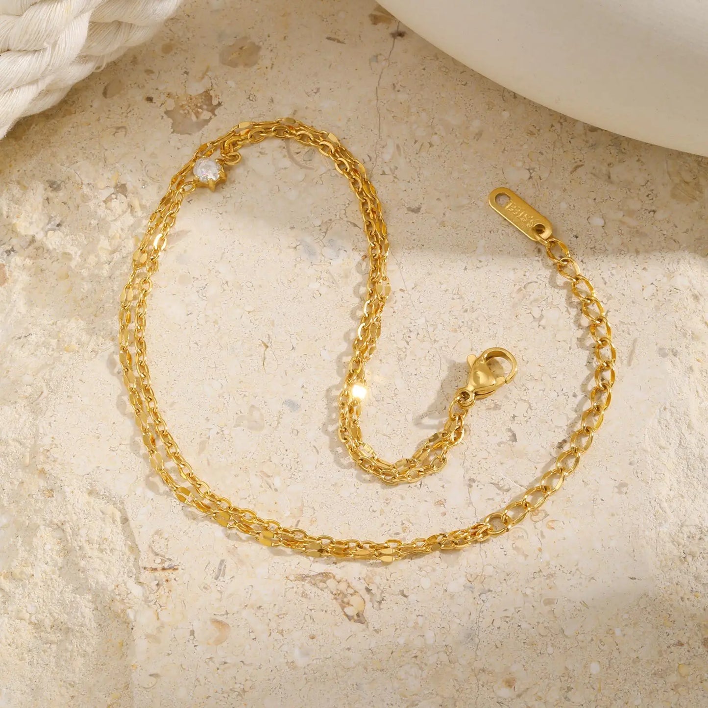 Wasserdichtes mehrlagiges Fußkettchen-Armband für Damen, verstellbar, vergoldet mit Zirkonia-Edelstahl-Gliederfußkette, Schmuck