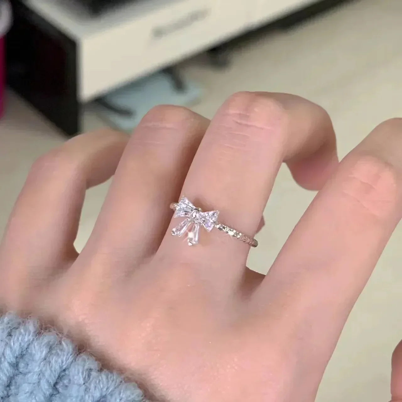 Glänzende weiße Schleife-Ringe für Damen und Mädchen, koreanischer exquisiter Schmuck, offener Ring mit glänzender Fliege, Zirkon, für Party-Liebhaber-Geschenke