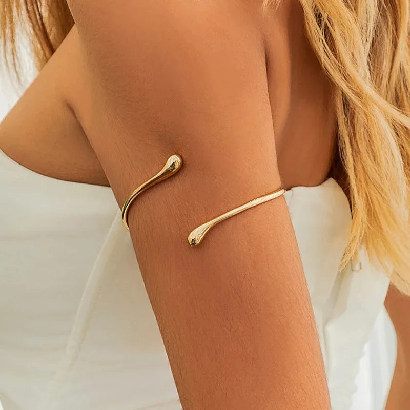Einfache Vintage Wasser Tropfen Offene Manschette Armreifen für Frauen 2024 Trend Goth Geometrische Arm Armband Ästhetischen Schmuck Geschenk Neue