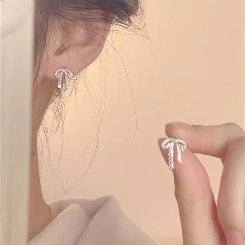 Ohrstecker aus echtem 925er-Sterlingsilber im Ballett-Stil, Mini-Bowknot-Ohrstecker für Damen, niedlicher feiner Schmuck, Piercing-Schraubperlen-Zubehör