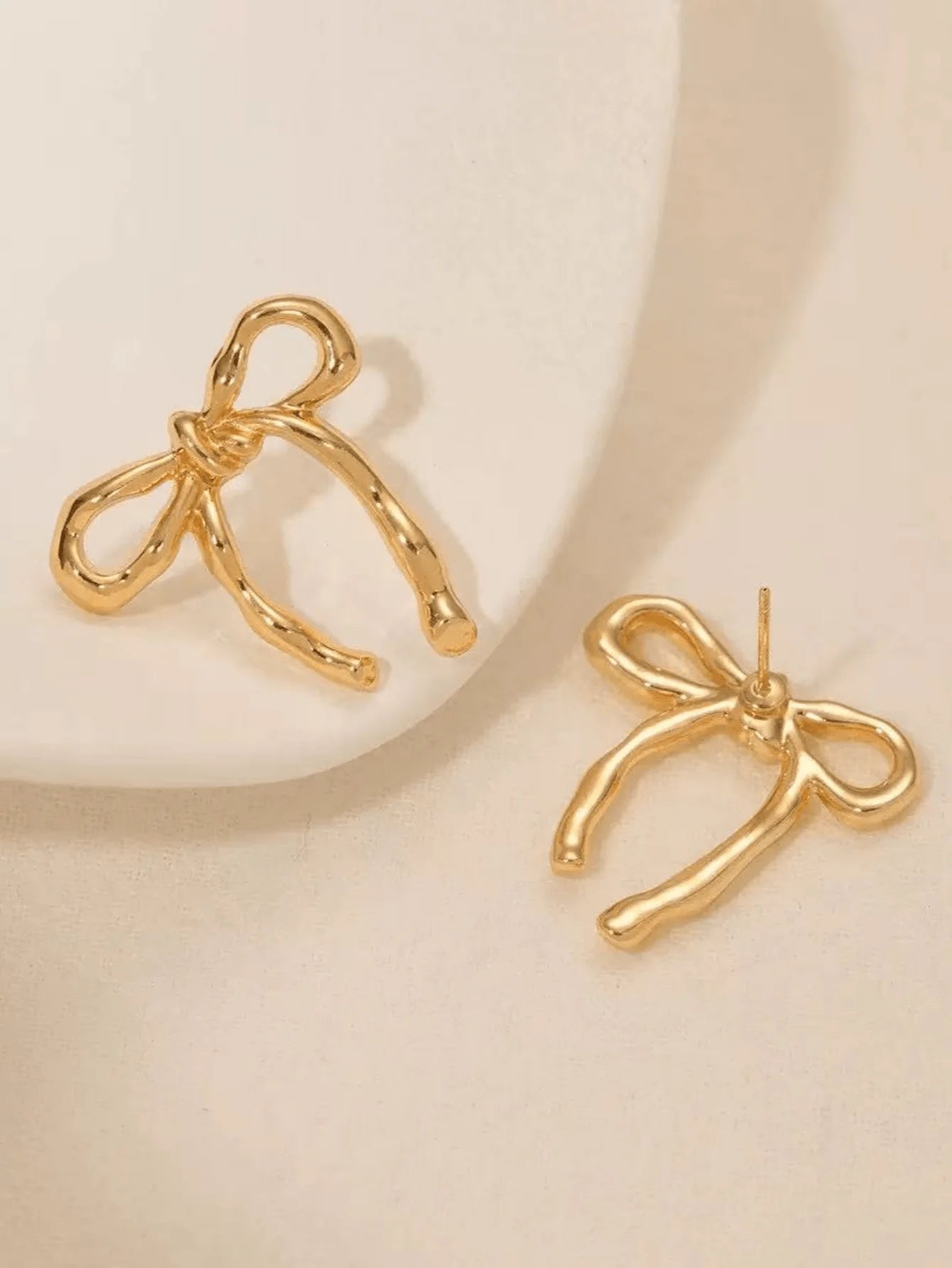 1 Paar elegante Ohrstecker mit gedrehten Schleifenknoten, schlichtes und modisches Alltagsaccessoire