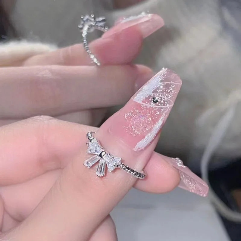 Romantische schöne weiße Schleife Ringe weibliche Mädchen exquisite Schmuck Ring mit glänzender Fliege Zirkon für Party Dating Liebhaber Geschenke