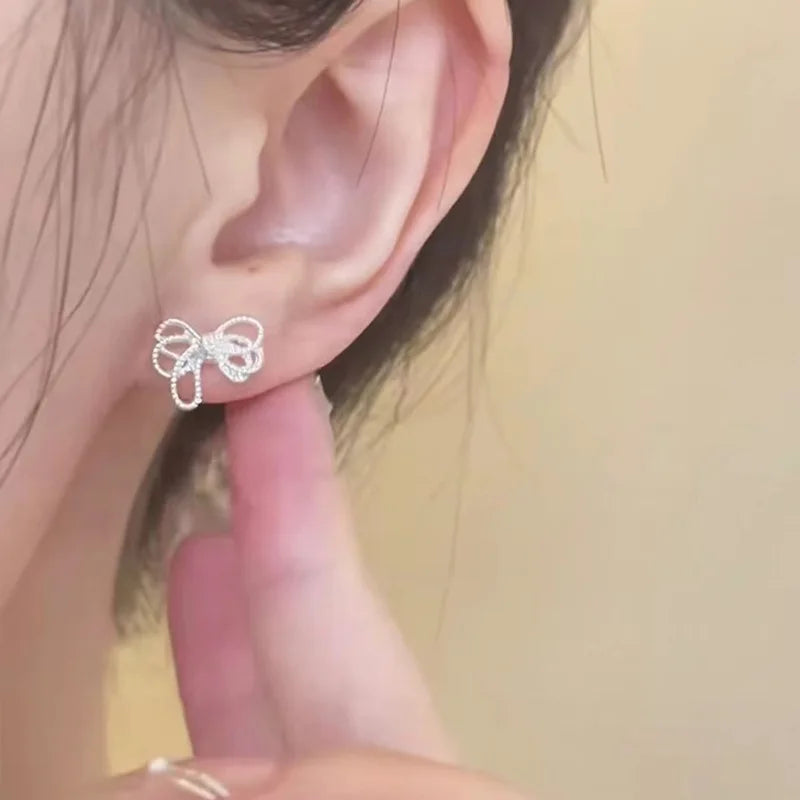 S925 Sterling Silber Aushöhlen Unregelmäßigen Bogen Schmetterling Krawatte Stud Ohrringe für Frauen Edlen Schmuck Hohe Luxus Vintage Zubehör