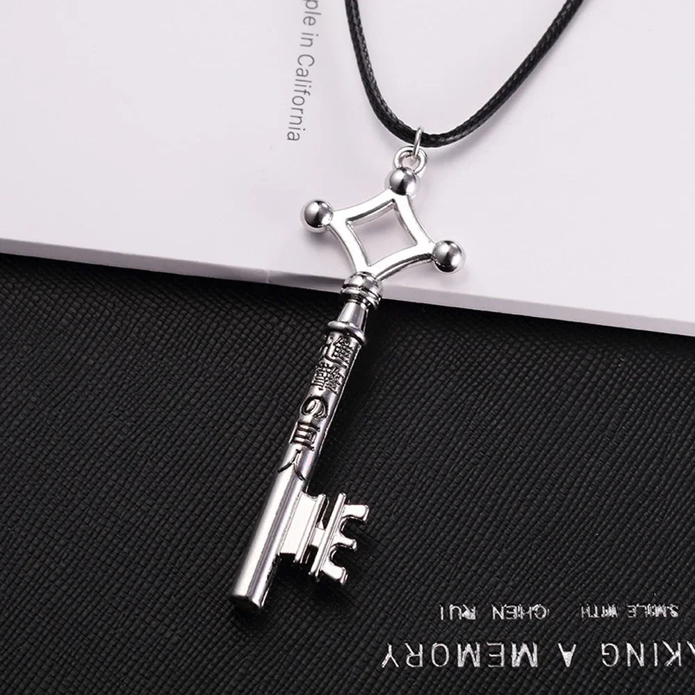 SUMENG 2025 Angriff auf Titan Eren Schlüssel Halskette Shingeki No Kyojin Anhänger Vintage Retro Anime Schmuck für Männer Cosplay