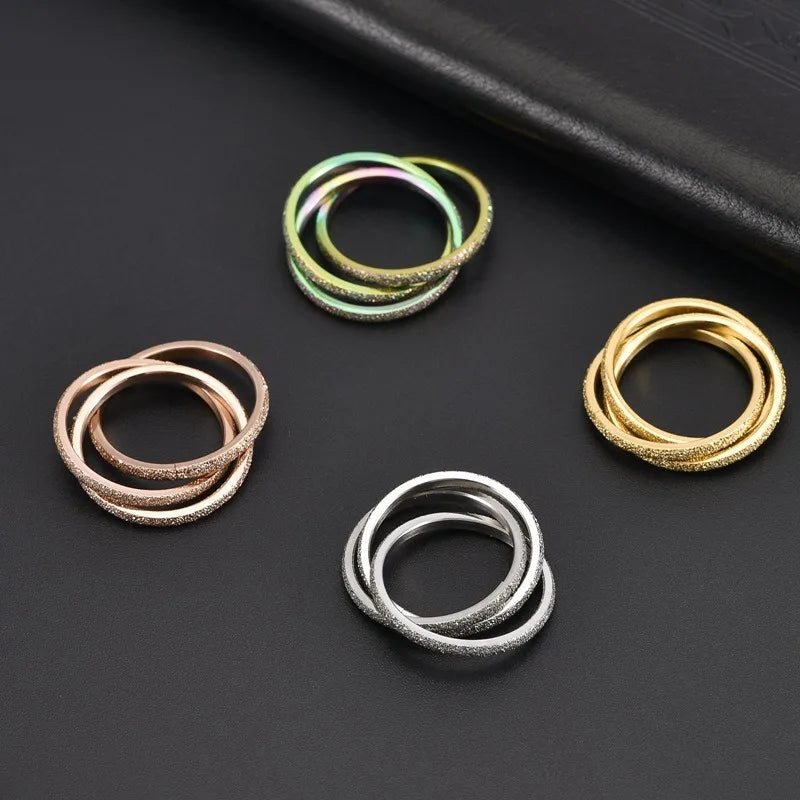 Kolmnsta Triple Interlocked Rolling Titan-Edelstahlringe für Damen und Herren, mattiert, Verlobung, Hochzeit, Paarring, 3-in-1