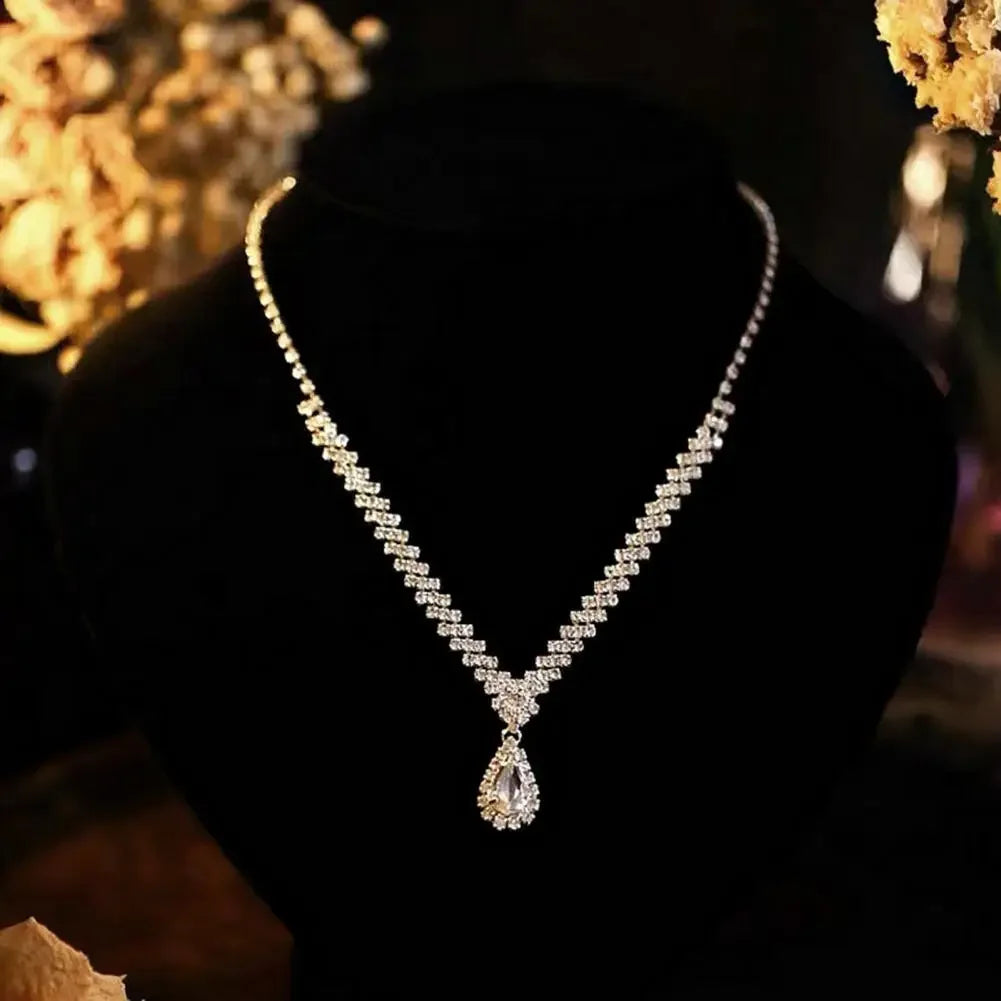 Mode Waterdrop Funkelnde Strass Halskette Frauen Licht Luxus Schmuck Vielseitige Schlüsselbein Kette Schmuck Zubehör