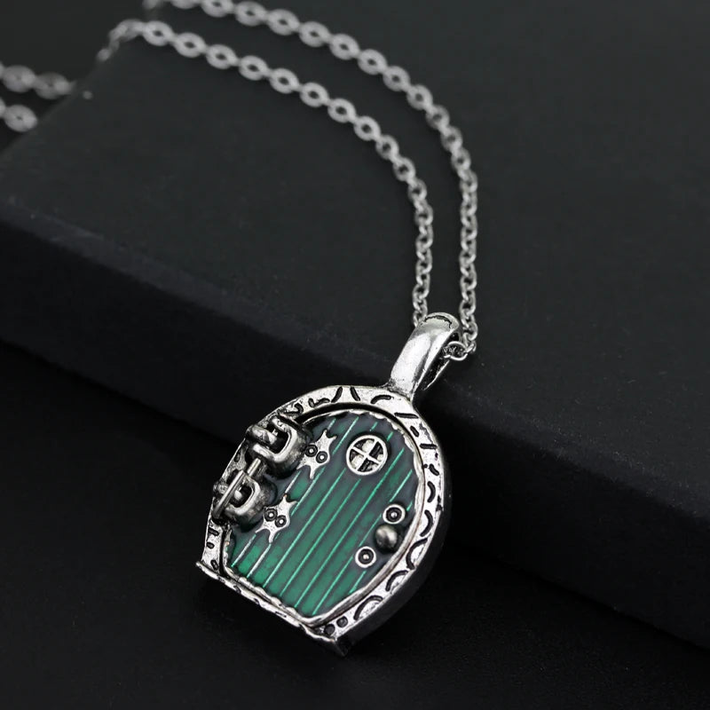 Die Fee Tür Medaillon Halskette Bilbo Baggins Vintage Retro Grün Anhänger Film Schmuck Für Männer und Frauen Mode Accessoires