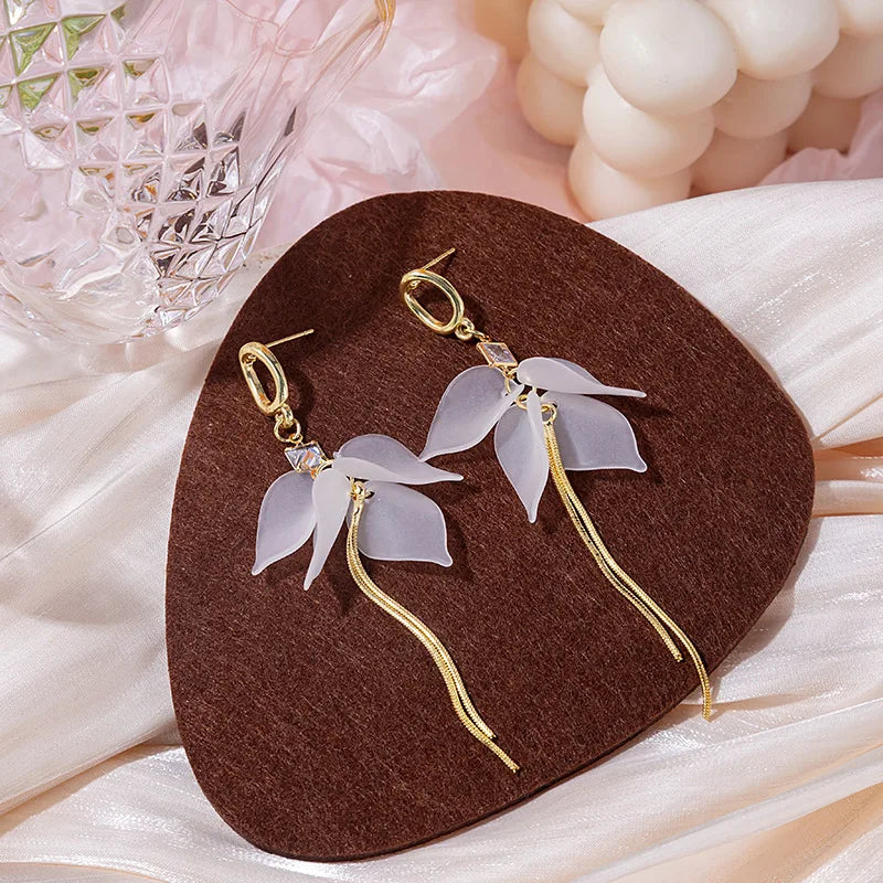 Nadel Soft Shell Weiße Blume Knospe Ohrringe Transparente Perle Blume Quaste Ohrringe Legierung Persönlichkeit Stil Sommer Mode