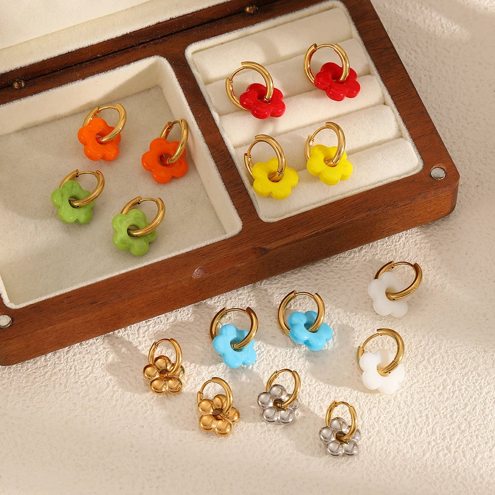 Bunte kleine Blume Edelstahl Charms Ohrring 18K vergoldet Kreis Ohr Schnalle Creolen Schmuck für Frauen