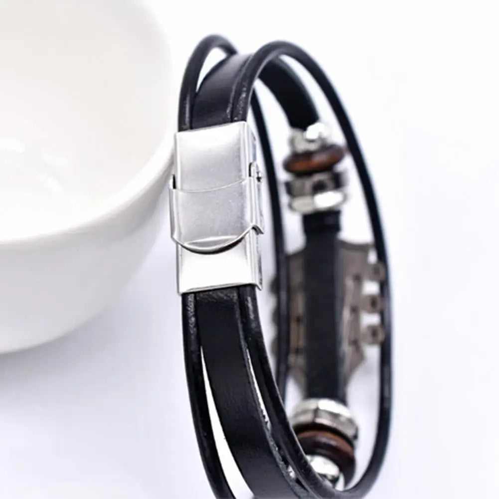 Geflochtenes Gitarrenarmband aus Zinklegierung, verstellbare Schnalle, manuell gewebtes Kunstleder, 3-lagiger Retro-Punk-Handgelenkschmuck