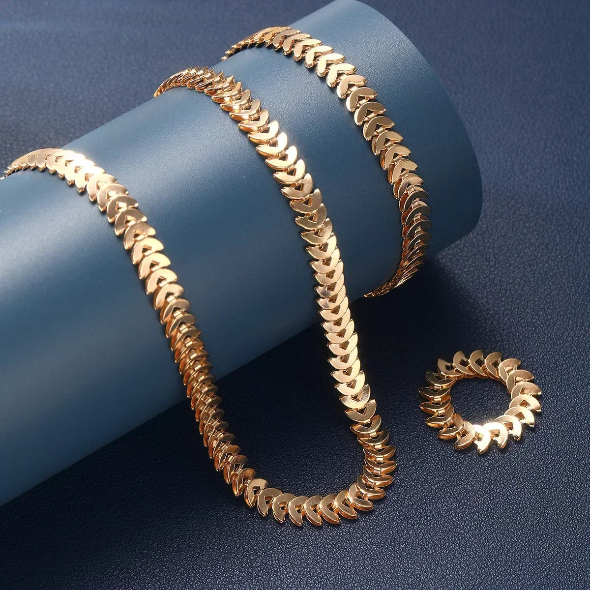 Neue Einfache Runde Perle Linie Imitation Perle Ringe Ohrringe Anhänger Halskette Vier-Stück Sets für Frauen Trend Jewerly Set Paty geschenk