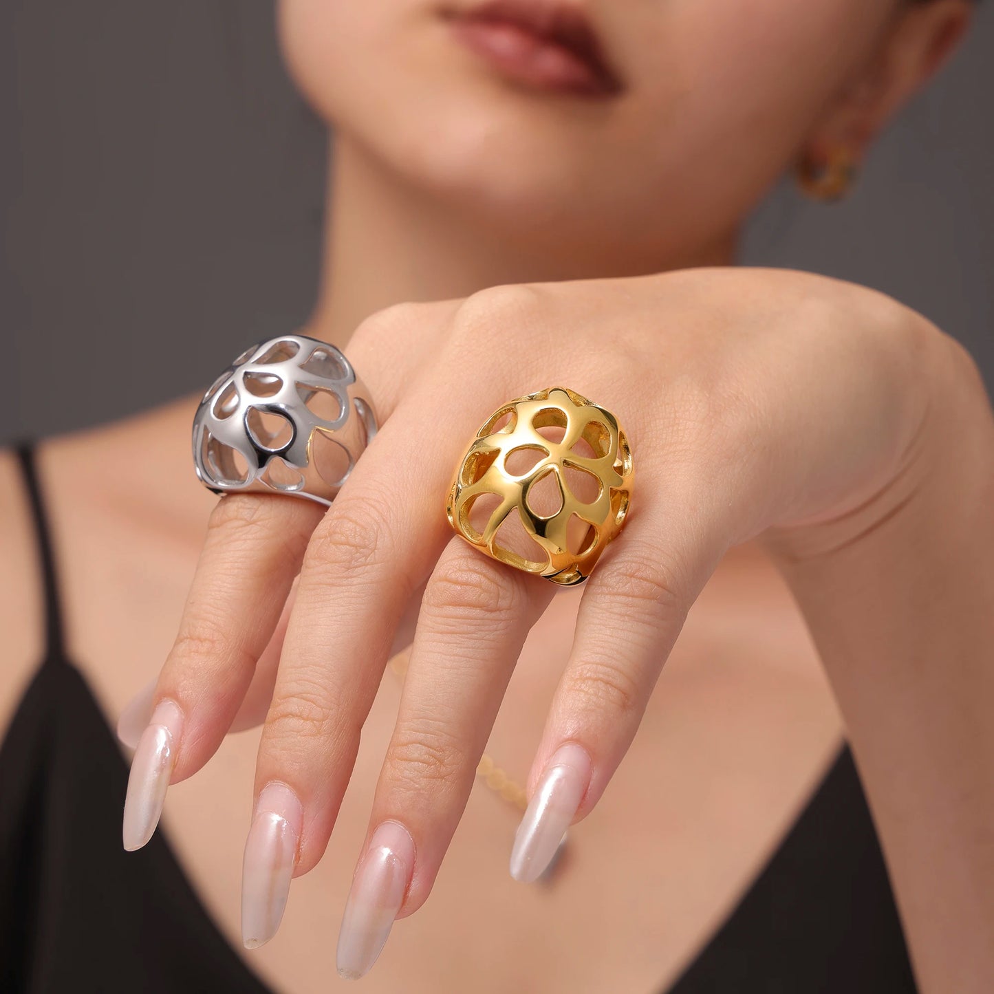 Einzigartiger ausgehöhlter Kugelring für Frauen, 18 Karat vergoldet, Übertreibung, Damen-Fingerringe aus Edelstahl, ästhetischer Damenschmuck