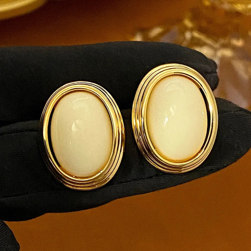 Französische Vintage-Ohrringe mit eleganten ovalen Creolen, High-End-Feeling, leichtes Luxus-Design, Sensibilität, Damenschmuck
