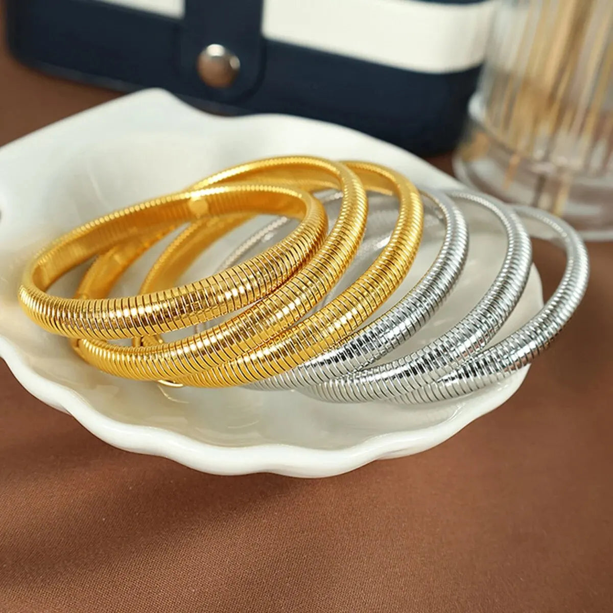 Wasserdichtes Edelstahl-Retro-Elastizitäts-Armband aus dickem Metall, poliert, 18 Karat vergoldet, Trend, Mode, Unisex, Schmuck für Männer und Frauen