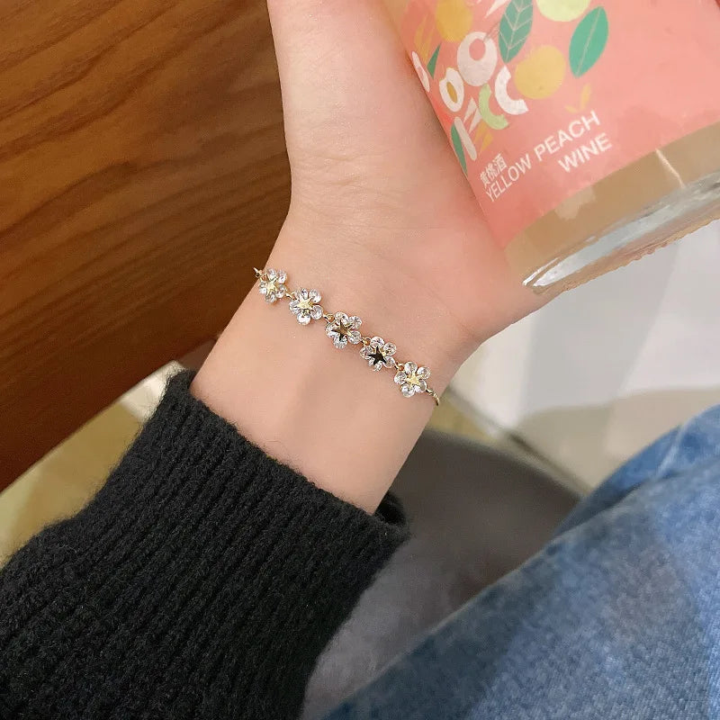 Neue Mode Zirkon Blume Einstellbare Armband für Frauen Elegante Liebe Herz Schmetterling Runde Glänzende Hochzeit Armband Schmuck Geschenk