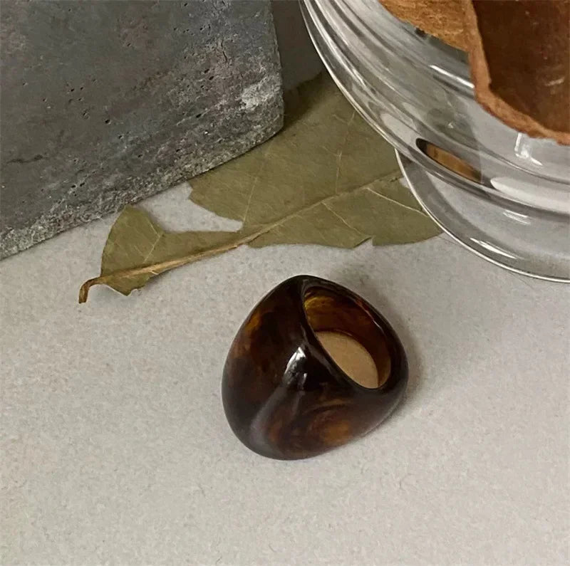 Neue Vintage Trendy Große Finger Ringe für Frauen Übertrieben Bernstein Farbe Harz Temperament Geometrische Finger Ring Punk Schmuck