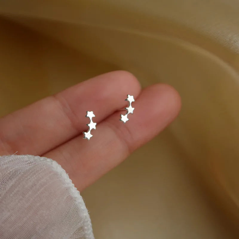 Silberfarbene, einfache kleine Schmetterlings-Ohrstecker für Damen, 925er Silbernadeln, hypoallergen, für den täglichen Gebrauch, Ohrpiercing-Schmuck