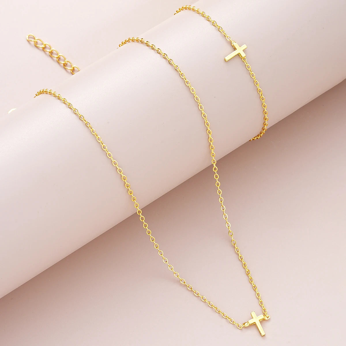2-teiliges exquisites goldfarbenes böhmisches Schmuckset für Damen, modisches Perlen-Kreuz-Anhänger-Halsketten-Armband-Set, lässiger Schmuck, Geschenke
