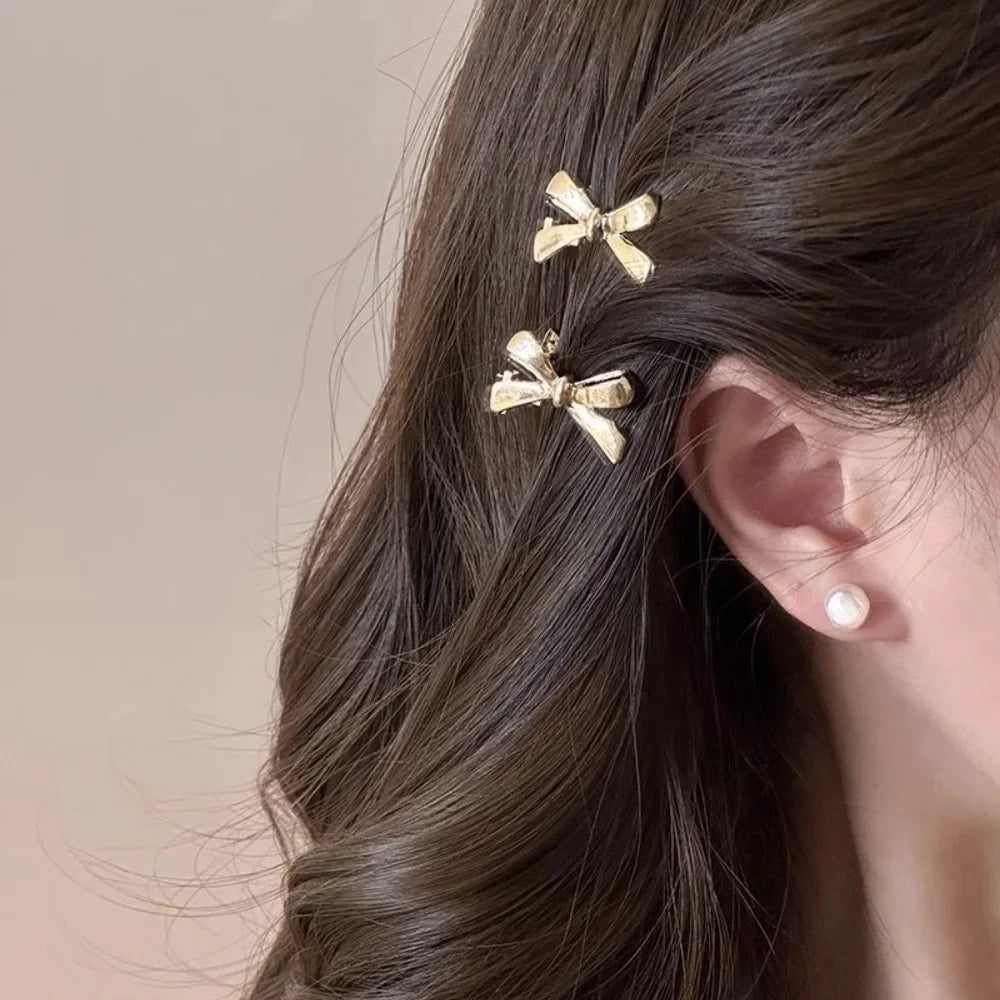 4 Stück/Set neue Mini-Haarnadeln mit goldener Schleife für Damen, süße und coole Mädchen-Pony-Haarnadeln und Haar-Accessoires