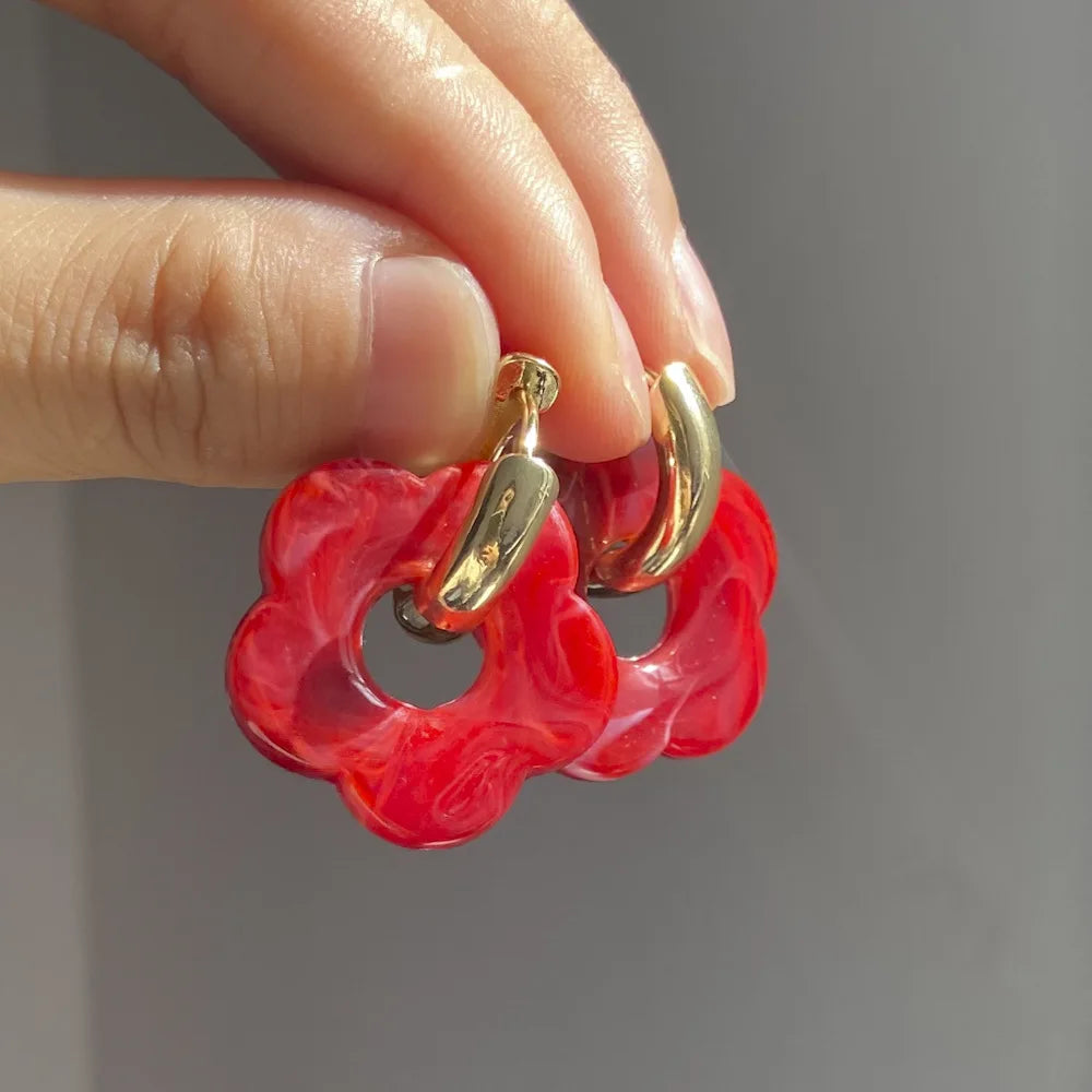Bunte Blume Harz Acryl Charms Ohrring Gold Farbe Kreis Ohr Schnalle Creolen Modeschmuck für Frauen