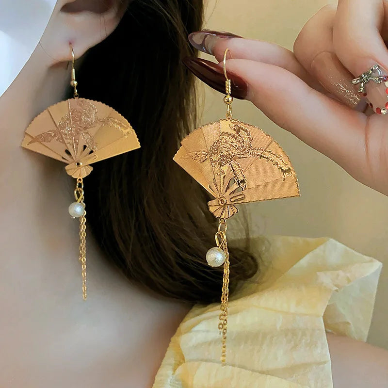 Chinesische Retro geschnitzte Phoenix faltbare Falt fächer Handing Ohrringe für Frauen ohne Piercing Moskito Coil Clip Quaste Ohrringe