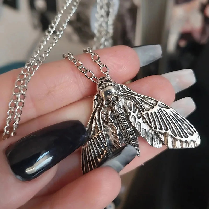 Neue Gothic Occult Dark Schädel Motte Anhänger Halskette Für Frauen Männer Silber Farbe Goth Punk Mode Schmuck Halloween Zubehör