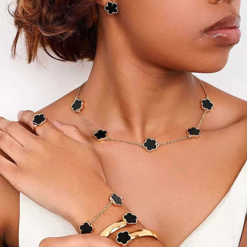 Lucky Fünfblättriges Blumenklee Ohrringe Halskette Ring Armband Fünfteiliges Set für Damen Modische Accessoires Partyschmuck