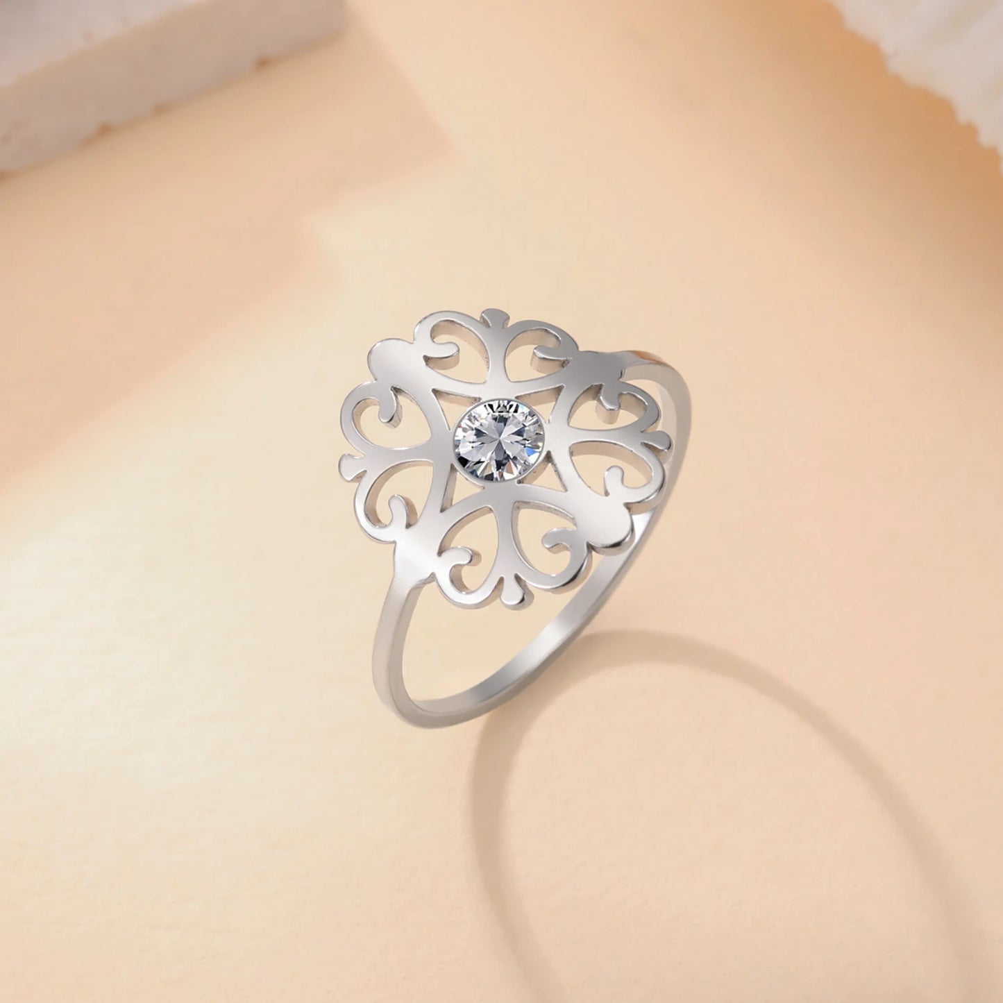 Skyrim Edelstahl-Blumenring mit klarem Zirkon, Damenringe, Ehering, böhmischer Schmuck, Jahrestagsgeschenk, Großhandel