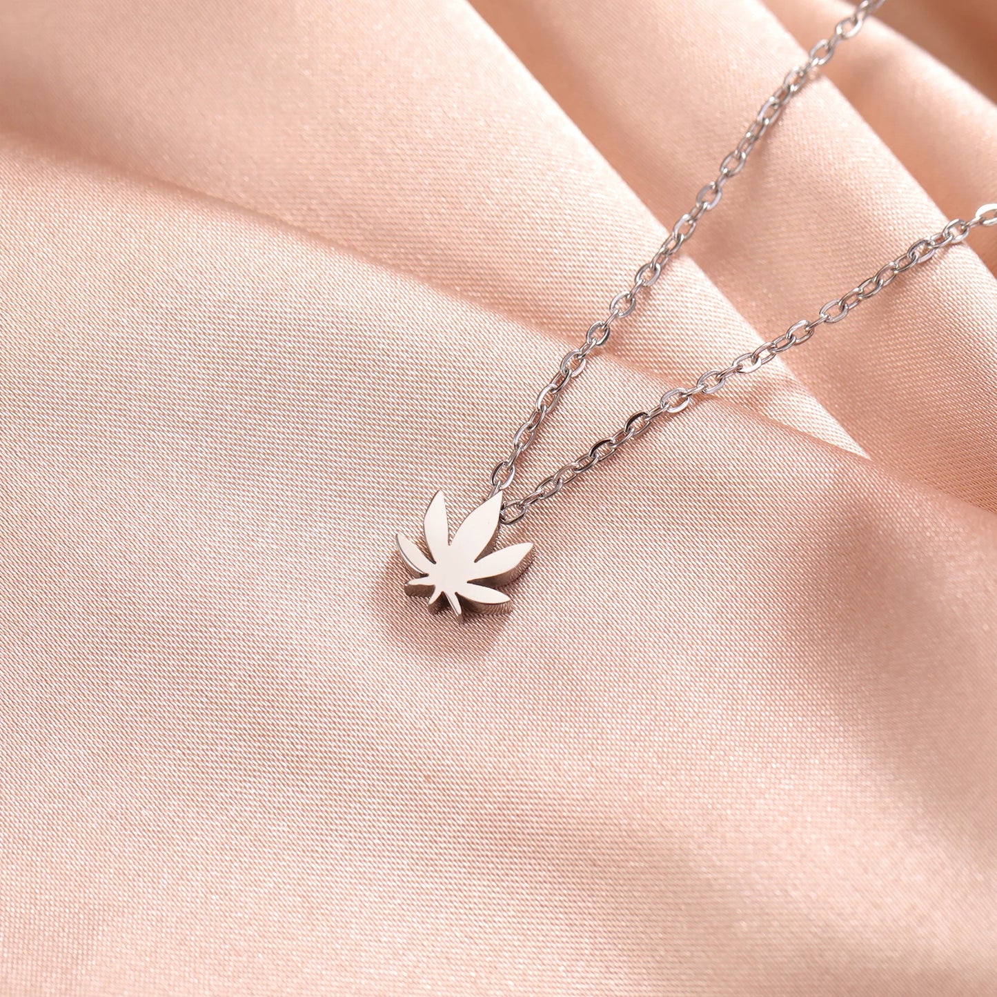 Hipee Mode Damen Schlüsselbein Kette Ahornblatt Anhänger Halskette Edelstahl Choker Halskette Halskette Frauen schmuck
