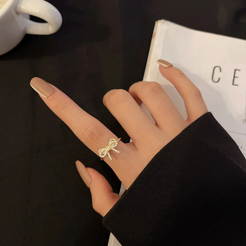 Minimalistische Bowknot Öffnung Ringe Für Frauen Gold Silber Farbe Kristall Zirkonia Bogen Knoten Finger Ringe Weibliche Hochzeit Schmuck