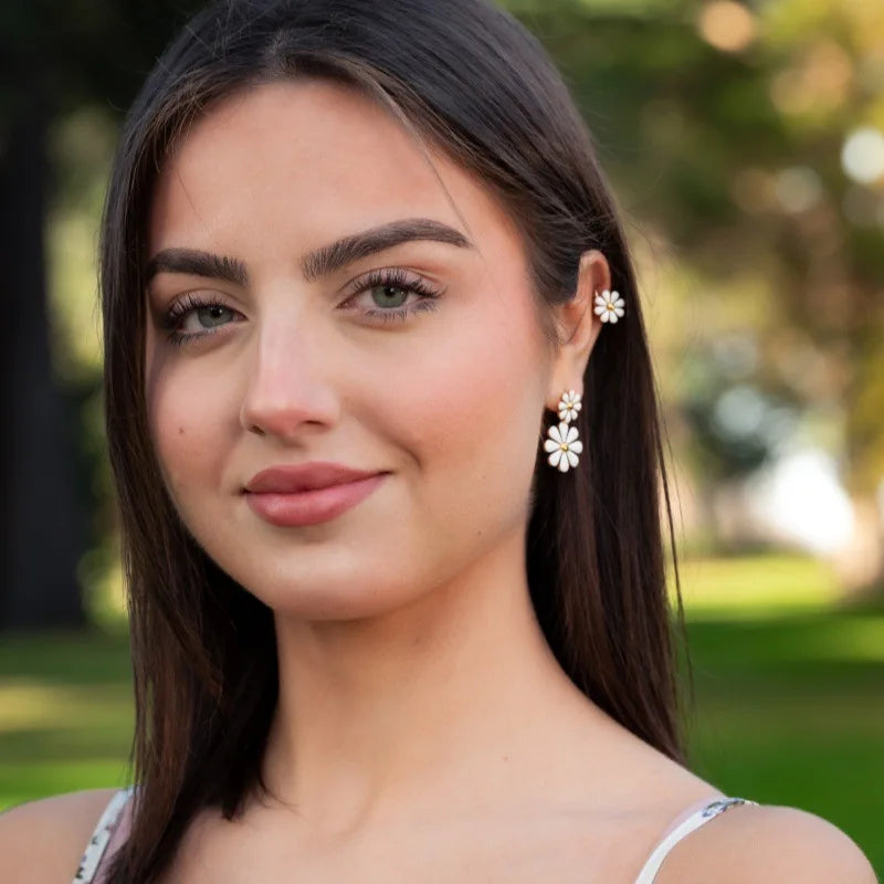 2 Farben Sommer Edelstahl 18 Karat vergoldet niedliche Emaille Gänseblümchen Ohr Knochen Clips Frauen Clip Ohrringe nie verblassen Schmuck