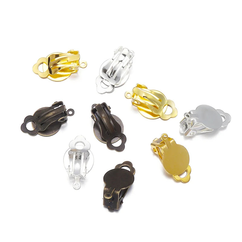50 teile/los 10mm Kirsite Runde Flache Ohr Clip Basis Cabochon Lünette Tablett Ohrringe Clips Für Nicht Piercing Ohrringe Zubehör