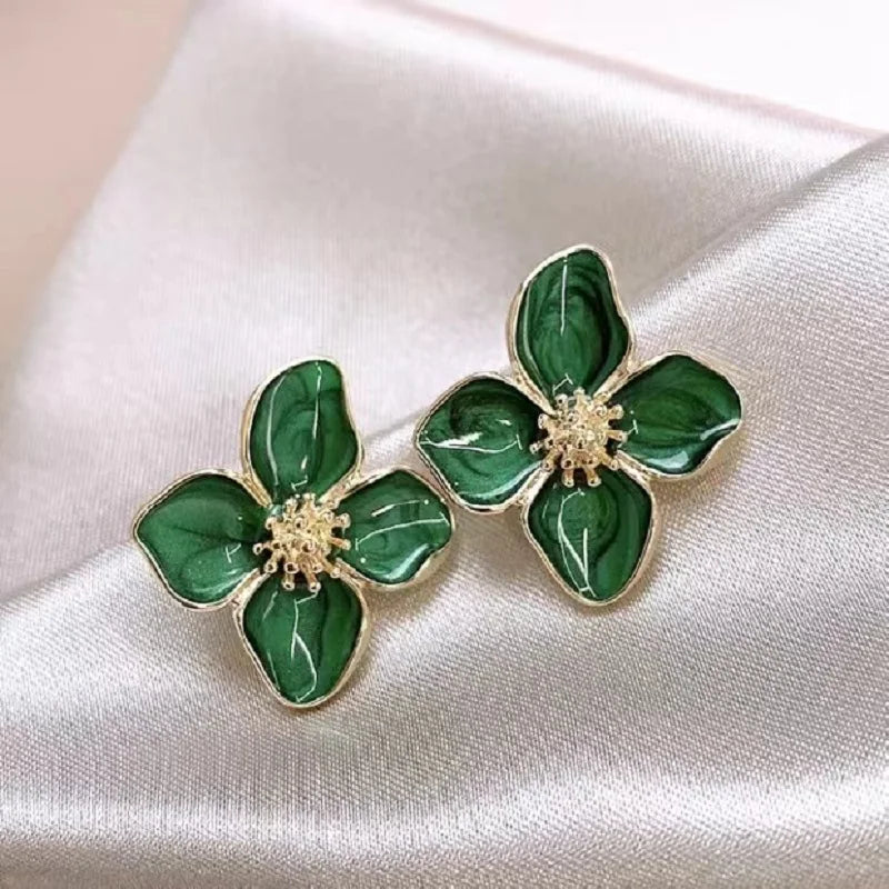 Süße Blume Ohrstecker für Frauen Vintage Metall Ohrstecker Mädchen Mode mehrfarbige frische Ohrring Party Hochzeit Schmuck
