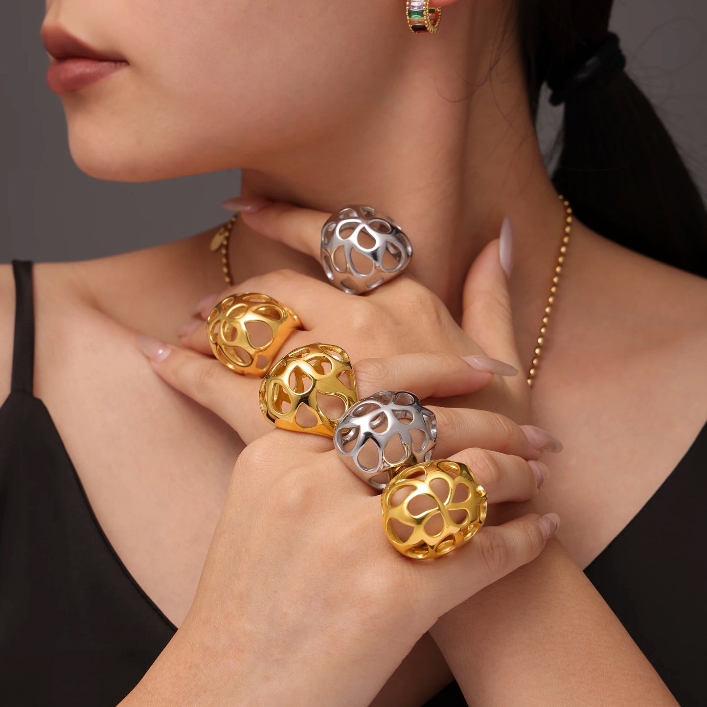Einzigartiger ausgehöhlter Kugelring für Frauen, 18 Karat vergoldet, Übertreibung, Damen-Fingerringe aus Edelstahl, ästhetischer Damenschmuck