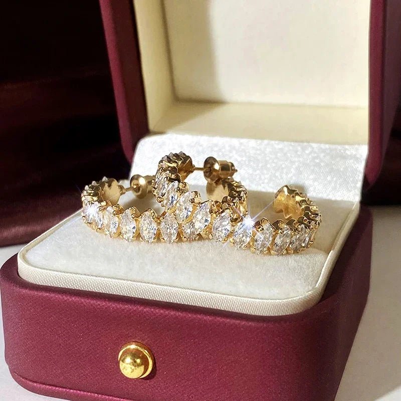 Huitan Funkelnde Creolen mit kubischem Zirkonia für Damen, brillanter, charmanter, attraktiver Verlobungsschmuck, zarte Accessoires