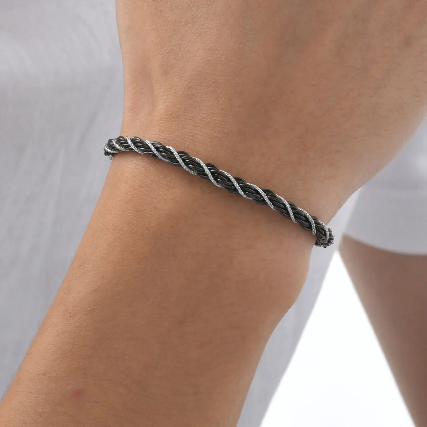 Zweifarbige gedrehte Kettenarmbänder für Männer und Jungen, 18–23 cm Edelstahl-Kettenglieder-Armband, 2025 neue stilvolle Schmuckgeschenke