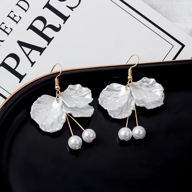 Nadel Soft Shell Weiße Blume Knospe Ohrringe Transparente Perle Blume Quaste Ohrringe Legierung Persönlichkeit Stil Sommer Mode