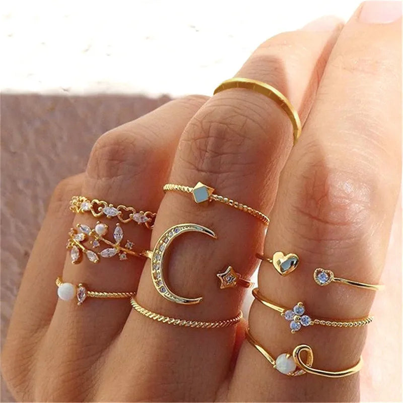 Boho Zirkon Ringe Set für Frauen, Gold Farbe Böhmen Kristall Brief Liebe Herz Mond Pfeil Blume Ring Hochzeit Schmuck Geschenke