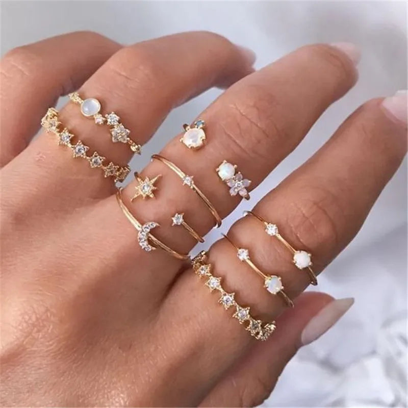 Boho Zirkon Ringe Set für Frauen, Gold Farbe Böhmen Kristall Brief Liebe Herz Mond Pfeil Blume Ring Hochzeit Schmuck Geschenke