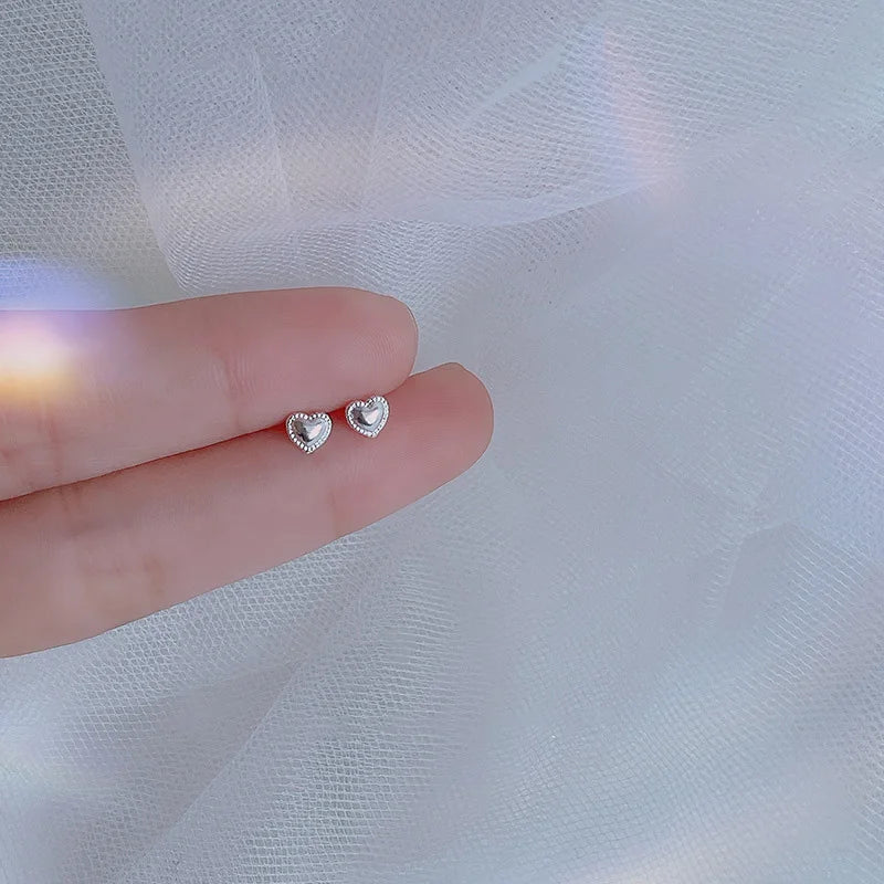 Silberfarbene, einfache kleine Schmetterlings-Ohrstecker für Damen, 925er Silbernadeln, hypoallergen, für den täglichen Gebrauch, Ohrpiercing-Schmuck
